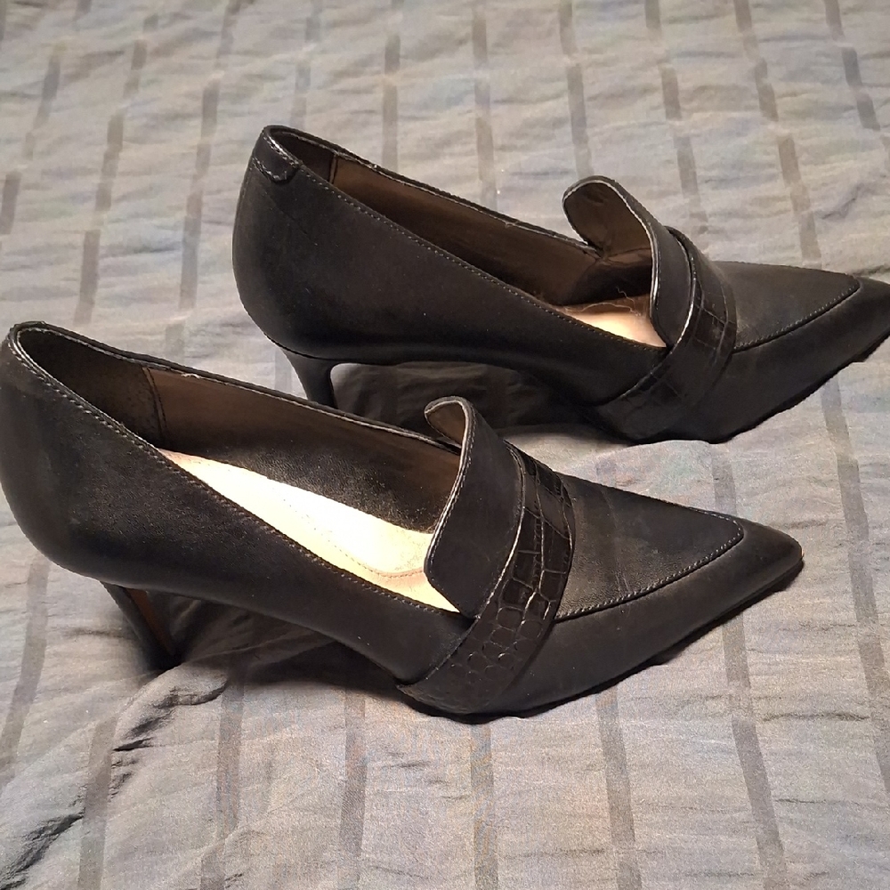 Banana Republic Black Pointed-Toe Mid Heel Loafer Pumps